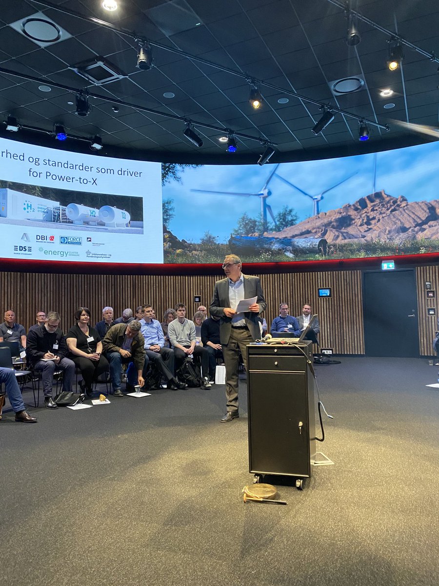 GTS-foreningen (@gtsnettet) on Twitter photo Så er konference om Power-to-X skudt i gang af CEO Jesper Ditlev #DBI “Hvis man kan se fremtiden, er man godt på vej, men der er brug for at få styr på sikkerhed og standarder for at komme i mål” <a href="/AlexandraInst/">Alexandra Instituttet</a> @FORCEtechDK <a href="/TeknologiskInst/">Teknologisk Institut</a> Så er konference om Power-to-X skudt i gang af CEO Jesper Ditlev #DBI “Hvis man kan se fremtiden, er man godt på vej, men der er brug for at få styr på sikkerhed og standarder for at komme i mål” <a href="/AlexandraInst/">Alexandra Instituttet</a> @FORCEtechDK <a href="/TeknologiskInst/">Teknologisk Institut</a> 