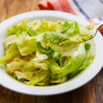 レタス半分がみるみる無くなっていく？!特製ドレッシングが美味しそうな「サラダ」レシピ!