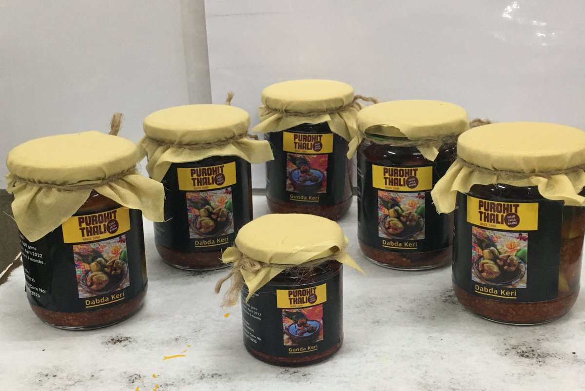 Purohitthali96's tweet photo. Home-Made Pickles Ready For Pick-Up /Deliver 🚛
#gundakeri 
#dabdakeri 
What’s Your Fav Pickle ???? https://t.co/eH3FL4LBUO