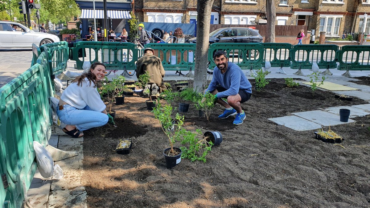 BermondseyTrees's tweet photo. Thank you everyone who helped plant and water the first phase of #Bermondsey’s new street garden yesterday. You did an incredible job! We've created the #OctopusGarden by depaving the unloved corner of Lynton and Dunton Rds. Seats &amp; bike racks coming next! #GrowBackGreener 1/ https://t.co/9R2sC6bYJe