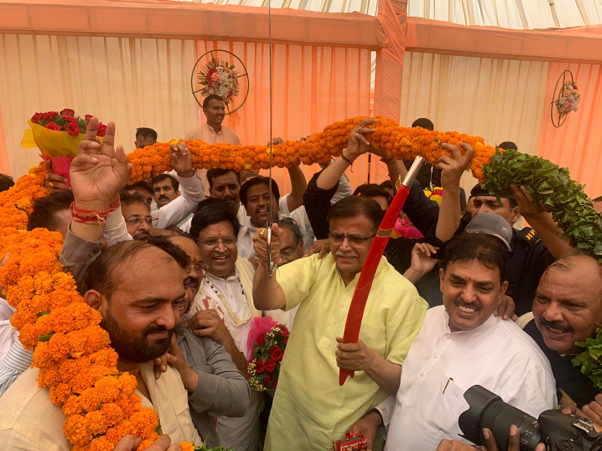 OPDhankar's tweet photo. हरियाणा सरकार के पूर्व मंत्री @VipulGoelBJP जी को आज फरीदाबाद पहुंच जन्म दिवस की बधाई एवं शुभकामनाएं दी। जन्मदिन के अवसर पर उनके द्वारा आयोजित रक्तदान शिविर में भी हिस्सा लिया। https://t.co/KzlFBK7J5H
