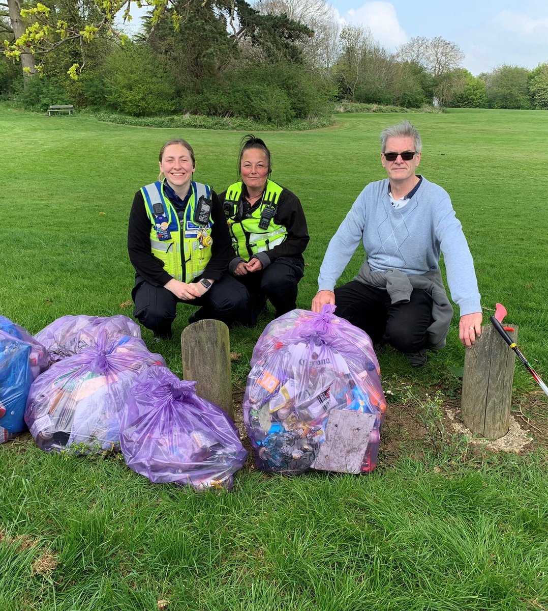 Daventry_TC's tweet photo. A big THANK YOU to those who joined us on Saturday at Daneholme Avenue for our latest Community Litter Pick. The team of volunteers did a BRILLIANT job blitzing the area of rubbish alongside @DTCranger &amp; @PCSOMia.

Join us on our next monthly Litter Pick👇https://t.co/nKcC0zK4Qv https://t.co/kCMfjFSV12