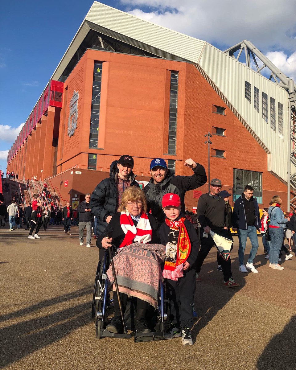 dataylor85's tweet photo. Massive thank you to @LiverpoolDSA &amp; @tedthered77 for sorting me Nan to go both the Man United &amp; EFC games couldn’t thank you enough mate really appreciate your help https://t.co/rKS3Qf5p4G