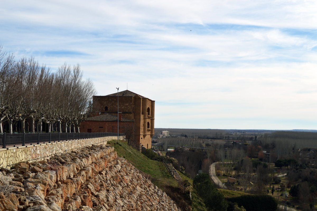 CyLEsVida's tweet photo. Desde sus orígenes Benavente (#Zamora) ha ido acumulando un rico patrimonio artístico gracias a las diferentes culturas se han asentado en ella.

Es  dinámica y acogedora, participativa y llena de vida.
@EnPueblo 

https://t.co/I6pq5k4GXL
