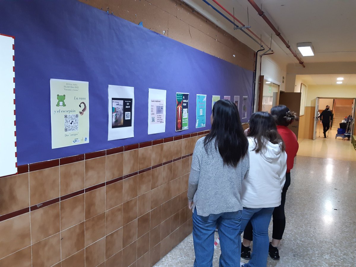 LCLFrayAndres's tweet photo. Semana del Libro en el @ies_frayandres. Mercadillo solidario de libros y exposición "Paseamos y leemos" #reCONOCIÉNDOnos #frayandresescultura https://t.co/tfhntbhnqi
