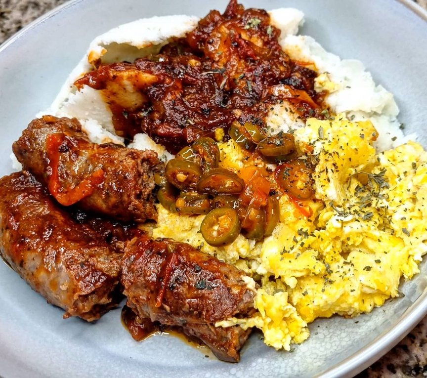 GomolemoMzansi's tweet photo. Would you eat pap, wors, gravy and scrambled eggs?? 😋 https://t.co/Io5S5K8oKr