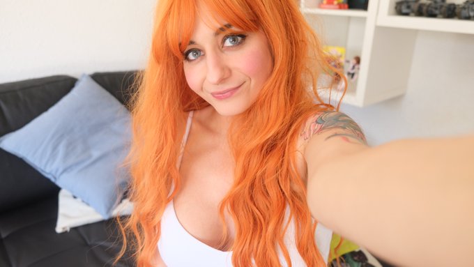 Filmed something new yesterday - Do you like this look? 🥰 https://t.co/5gMW9uxvaN