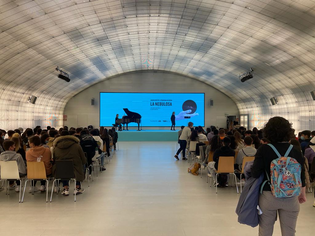 Comienza #Lanebulosa en nosolopoetry.com.

Patrocina #fundaciónEDP

#NSP #nosolopoetry #LiteraturaEnEscena #LEE