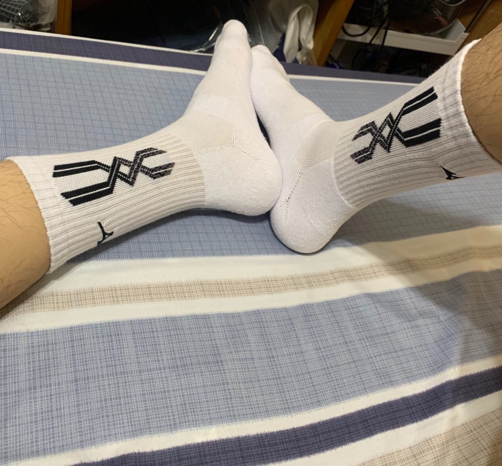 剛收假就開始期待連3假了

#白襪 #黑襪 #腳 #腿
#交友 #安全連結 #FWB