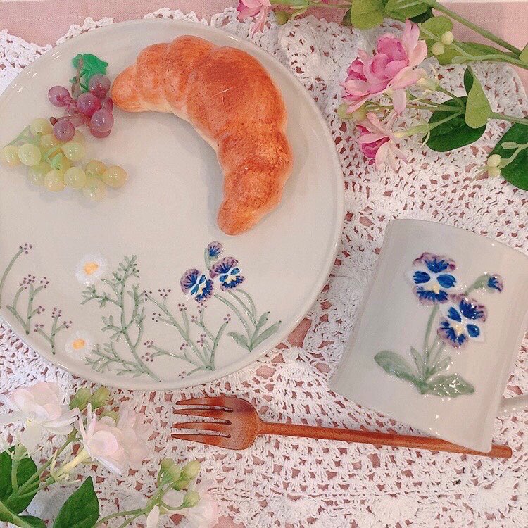 _jasminedoyle_'s tweet photo. .
.
おうちご飯が華やかになる
お花柄プレート♡
.
.
#おうちご飯　#食器
#雑貨屋
#津山　#岡山 https://t.co/QdFfmssu1X