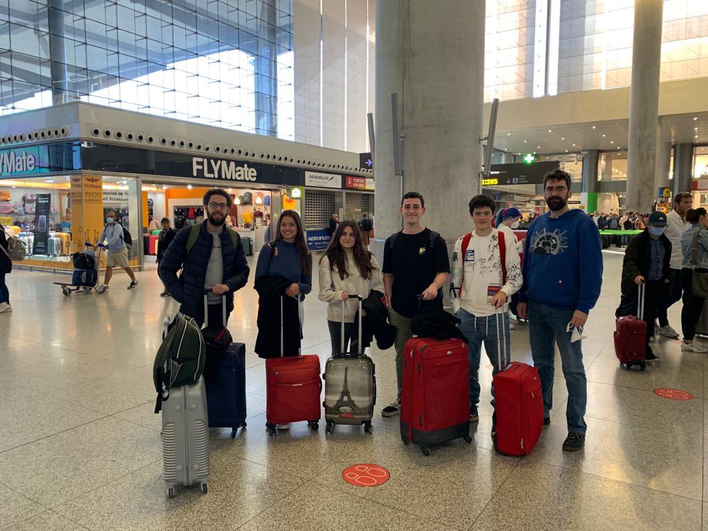 MaristasMalaga's tweet photo. Ya están de camino a Skopje,  🇲🇰 Macedonia, nuestro alumnado participante dentro del proyecto @EUErasmusPlus @OSJErasmus con los profesores Javier Vives y Pablo Bayo
 @speiandalucia @sepiegob 

#SomosRed #maristas #masqueaulas https://t.co/NzcbOAC6bs