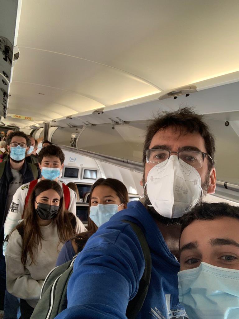 MaristasMalaga's tweet photo. Ya están de camino a Skopje,  🇲🇰 Macedonia, nuestro alumnado participante dentro del proyecto @EUErasmusPlus @OSJErasmus con los profesores Javier Vives y Pablo Bayo
 @speiandalucia @sepiegob 

#SomosRed #maristas #masqueaulas https://t.co/NzcbOAC6bs