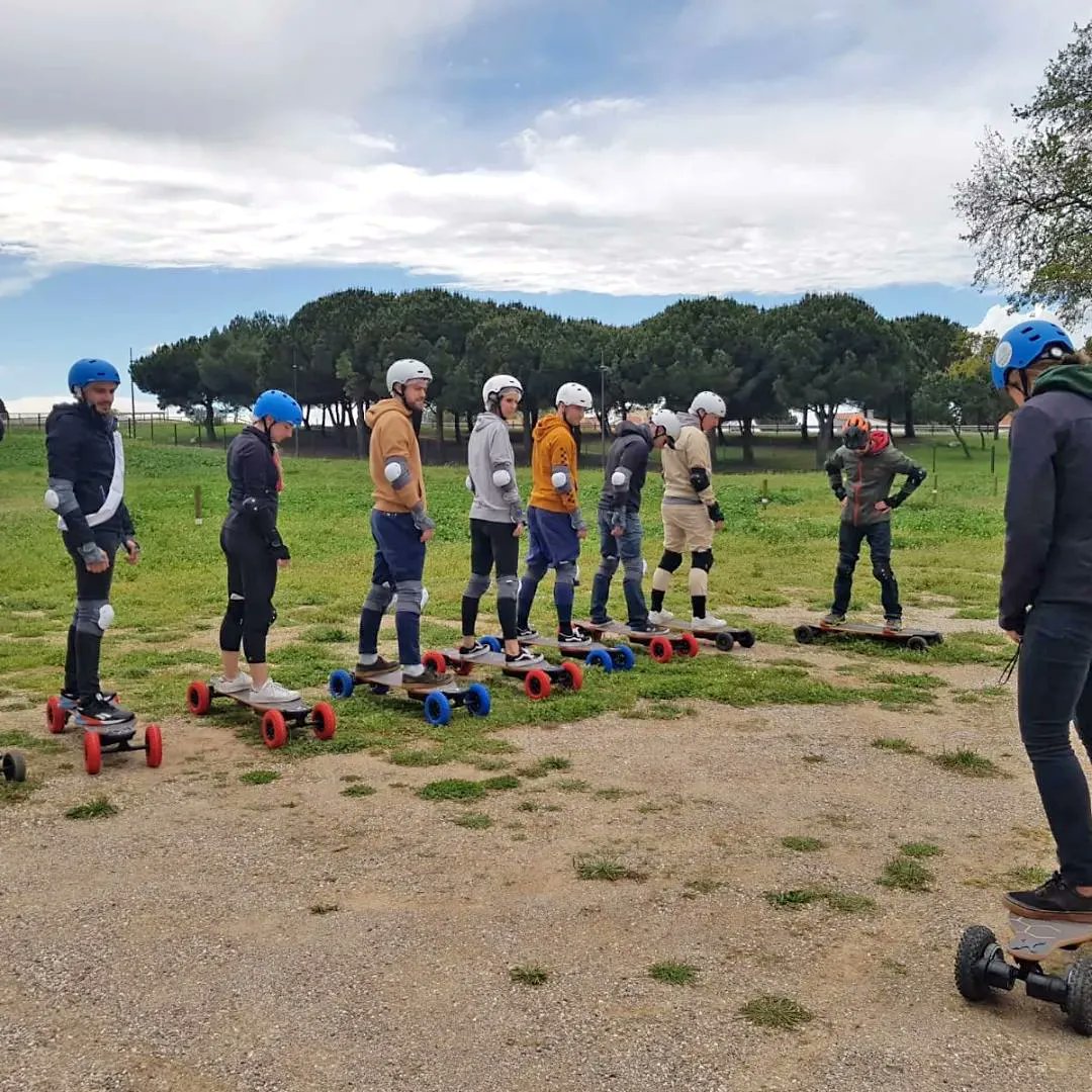 EvoSkate44's tweet photo. 🛹⚡La saison est lancée pour  commesurdesroulettes et ils sont bien équipés !
Première randonnée : Des sensations et de la bonne humeur au rendez-vous 😄
➡️ Plus d'infos ici https://t.co/siKYE3aTus

► #switcherhp  #switcherhpv2

#evospirit #emobility #electriclongboard https://t.co/Zp9eyUhQdh