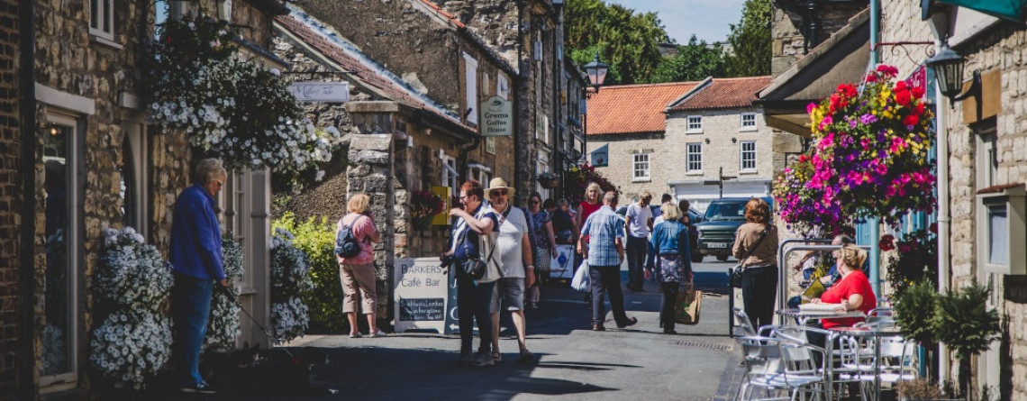 VisitYork's tweet photo. Explore beyond York and visit Helmsley!

Take a trip back in time at Helmsley Castle, admire the blooms at Helmsley’s Walled Garden, see spectacular displays at the National Centre for Birds of Prey, or stroll around the Duncombe Park estate.

https://t.co/zF7BlRFAGN https://t.co/HEW4vyRuQS