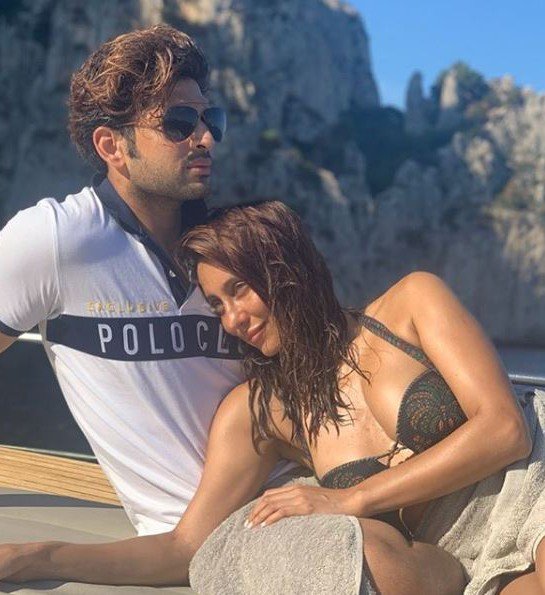 Who do you think is the best pair ? 🔥
Like :- #KaranAnusha 
Retweet:- #Tejran
