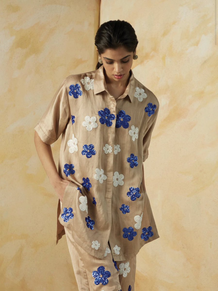 kanelleHQ's tweet image. It may be a hot Summer Monday, but we're replacing all those blues with this refreshing style.

Evelyn embroidered top, here to bring back Spring feels in Summer.

Explore: kanelle-online.com 

#Kanelle #KanelleWoman #IamWoman #SpringSummer2022 #MondayBlues