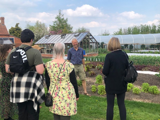 Promiseworks's tweet photo. Many thanks to @charlesdowding for showing our #vounteers his wonderful #Somerset #NoDig garden and for supporting @PROMISEworks and @SendaCow through his open day Sunday 4 September https://t.co/JsE4HFJLu8 #HelpOurPromiseWork https://t.co/G6BjOLAQN0