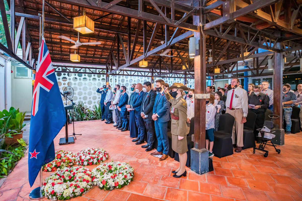 UKinVietnam's tweet photo. This morning (25 April), the 🇬🇧 Consulate in HCMC had the honours to host the #AnzacDay2022 dawn service to remember the service of all those who served and gave their lives in all wars and conflicts in Australia &amp; New Zealand 🇦🇺🇳🇿

#LestWeForget https://t.co/q85HyzG7cS