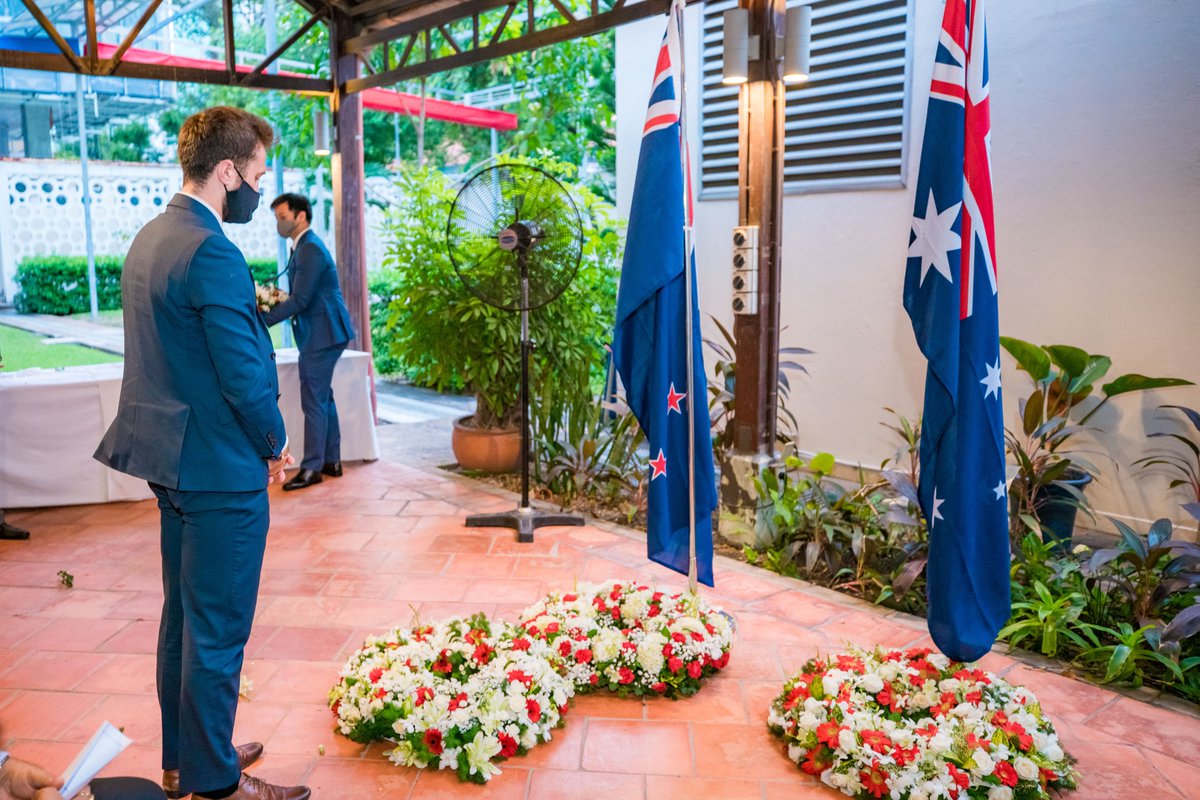 UKinVietnam's tweet photo. This morning (25 April), the 🇬🇧 Consulate in HCMC had the honours to host the #AnzacDay2022 dawn service to remember the service of all those who served and gave their lives in all wars and conflicts in Australia &amp; New Zealand 🇦🇺🇳🇿

#LestWeForget https://t.co/q85HyzG7cS