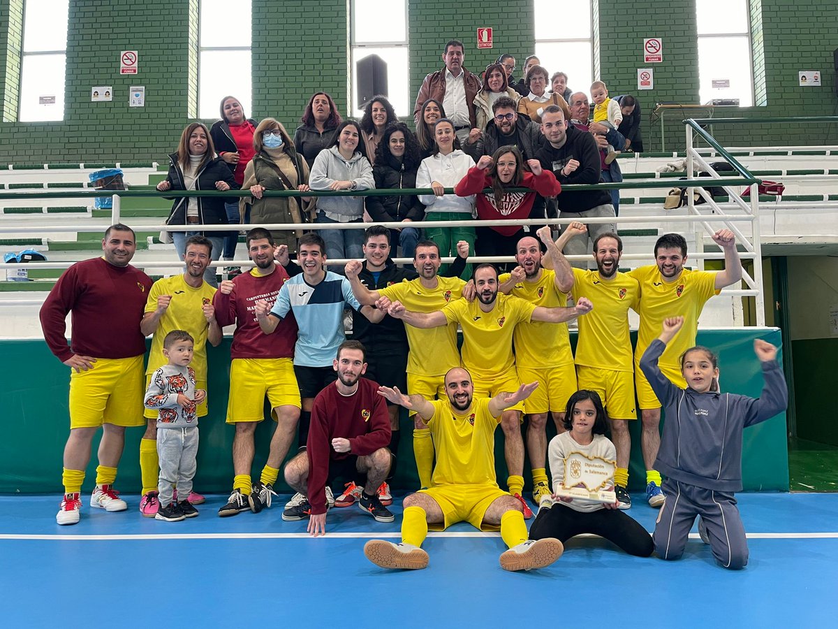 aemebe7's tweet photo. Ayer Ahigal campeón del Torneo de Fútbol Sala Diputación de Salamanca. 👑👑 https://t.co/wIxZ6aaNie