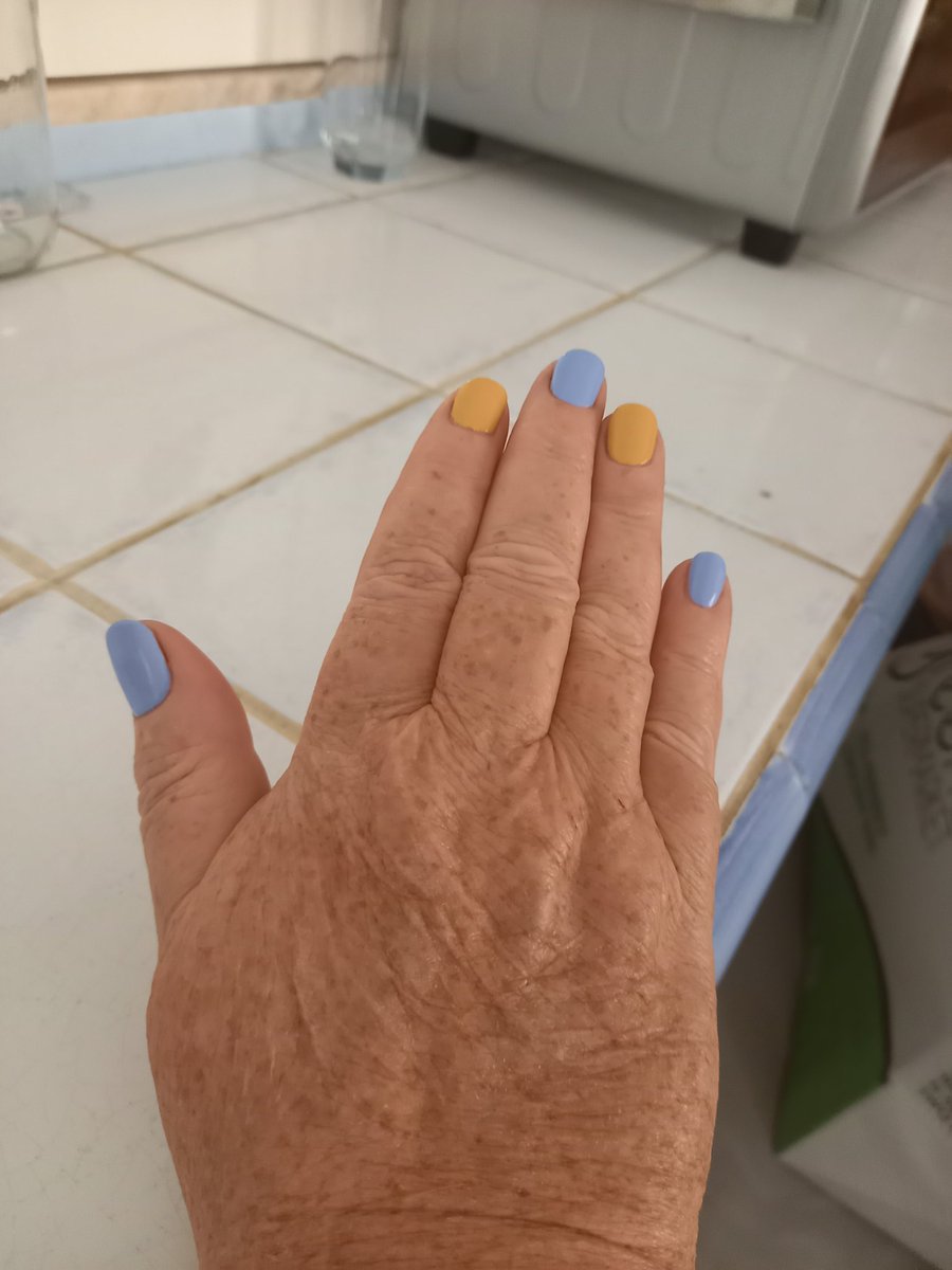 AmandaZZ100's tweet photo. A small gesture of solidarity and daily reminder when moaning . My life does not suck . https://t.co/J6doqZnmIm