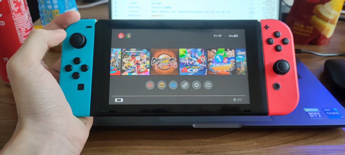 摸鱼:任天堂switch游戏机