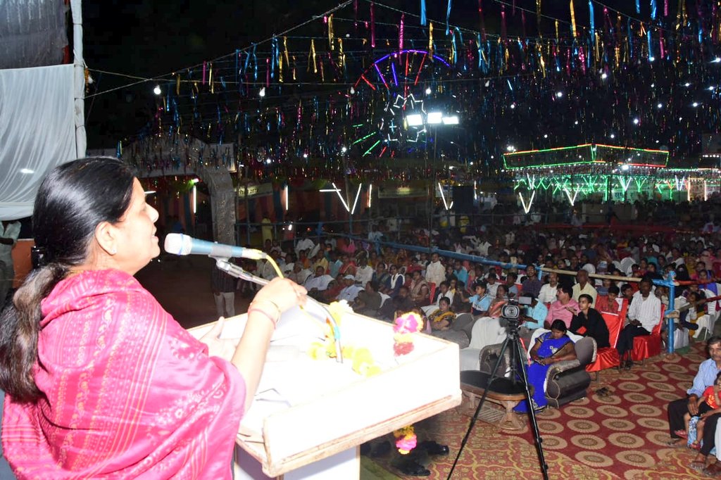 MeenakshiAg0009's tweet photo. छोटी-काशी (गोला गोकर्णनाथ खीरी) मे नगर पालिका परिषद परिवार द्वारा आयोजित ऐतिहासिक #मेला_चैती  के १७ वे दिवस पर
सांस्कृतिक मंच से "काला जादू एवं कठपुतली का कार्यक्रम" संपन्न हुआ...

@aksharmaBharat @nppgola https://t.co/KEeQCH9XCS