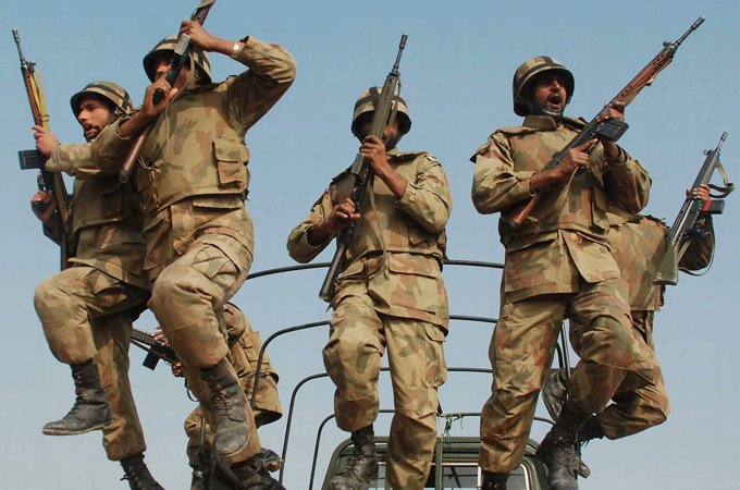 ItsMaha_01's tweet photo. Now that the army itself is staying away from politics, who are the elements that are trying to drag the army into politics for their own political gain?

#DontDragPakArmyInPolitics 
#Pakistan https://t.co/F0hYaRK6sc