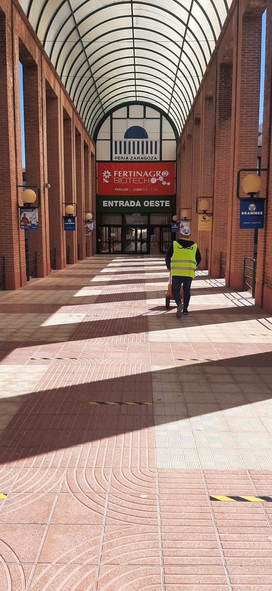 5Matilla's tweet photo. #driverday entregando en una de las  feria mas importantes de zaragoza FIMA. https://t.co/MBm4tvOaXA