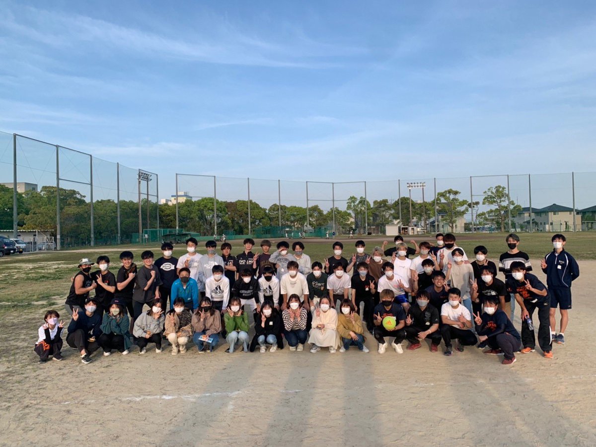 TC_fresh2026's tweet photo. 4/29(金)に球技大会を開催します！🔥
種目:タッチフット🏈
場所:佐大体育館
時間:14:00~16:00
体育館シューズと飲み物を忘れずに持ってきてください！
気になることがあれば質問してください！
※写真は今年行った球技大会のものです。
#春から佐賀大 #春から佐賀大学 https://t.co/GxihF8OuDB
