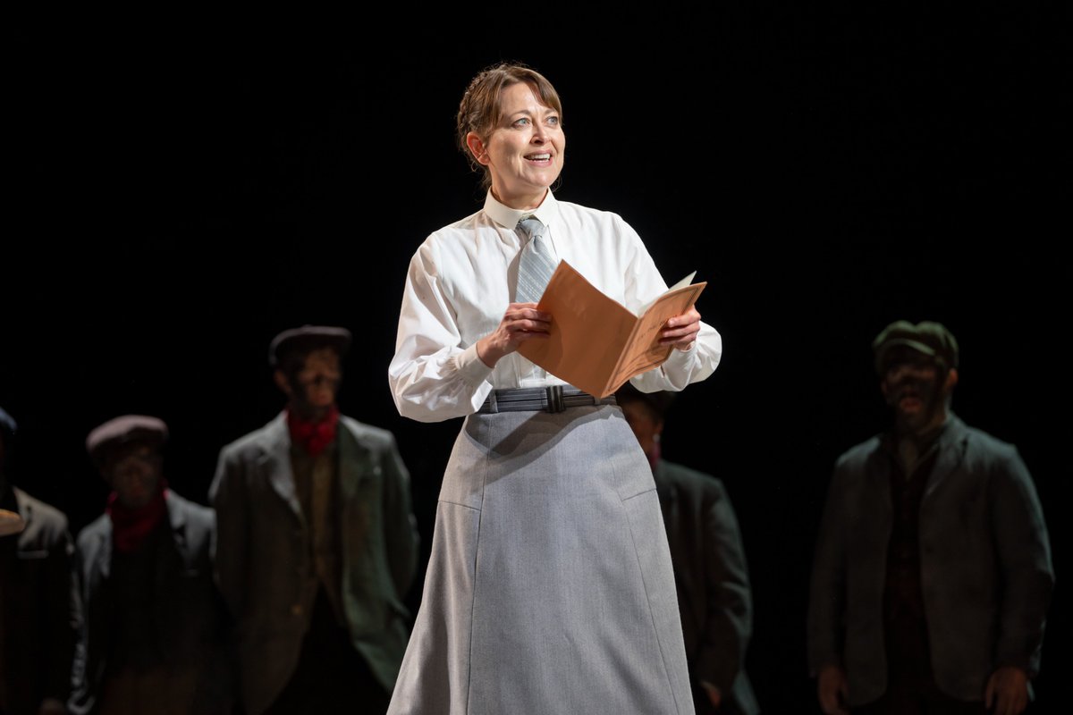 'Nicola Walker is unmissable in this riveting production.' Telegraph ★★★★★

'It is a triumph, an evening full of humour, feeling and inspiration.' WhatsOnStage ★★★★★

★★★★ Times
★★★★ Guardian
★★★★ Evening Standard

#TheCornIsGreen has opened to rave reviews.