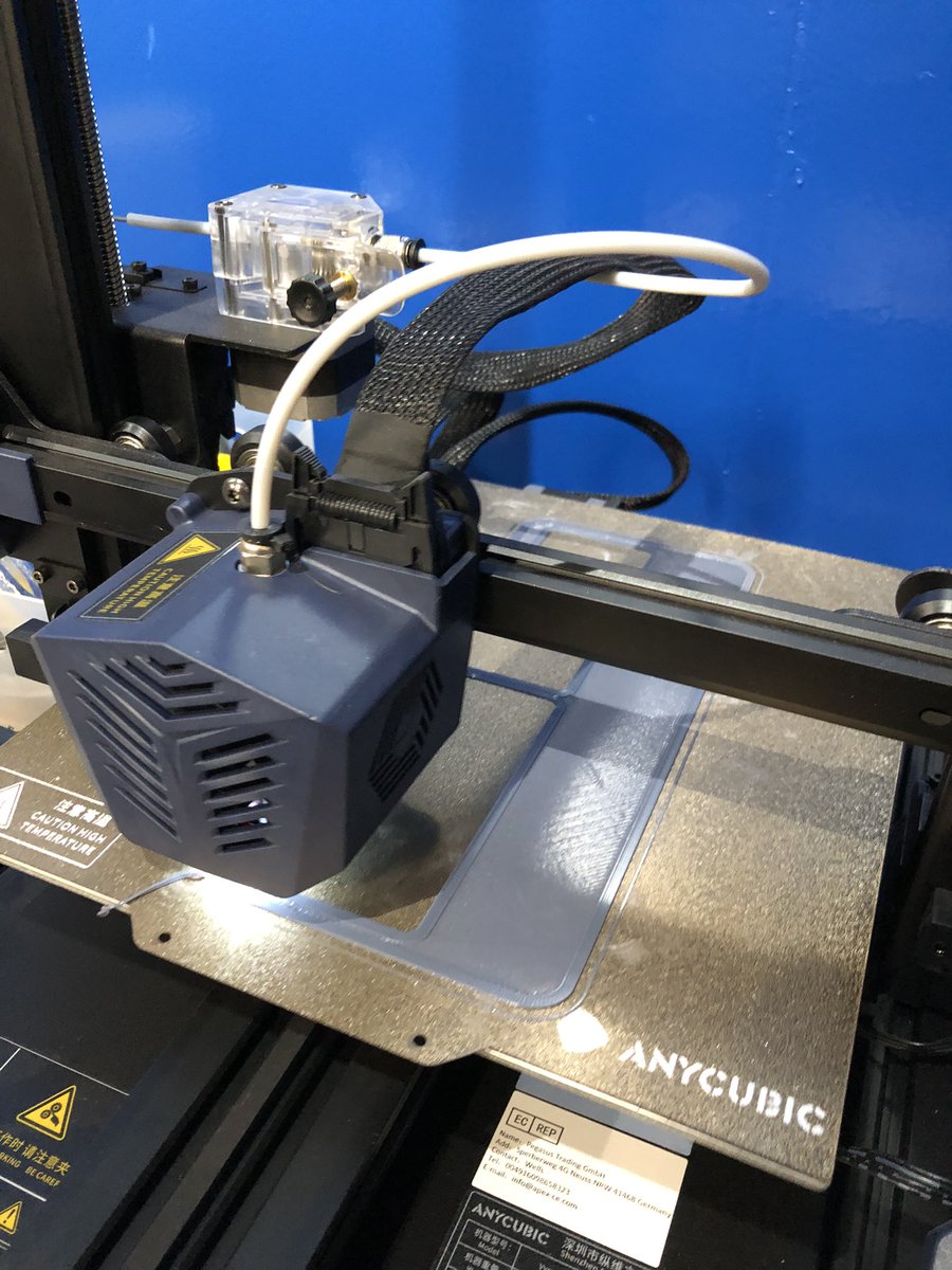 nantoke6's tweet photo. 工房のボーデンコンビに明日の朝までのデータ託してきた。
#VYPER #Ender7 https://t.co/LH6in1SFDE