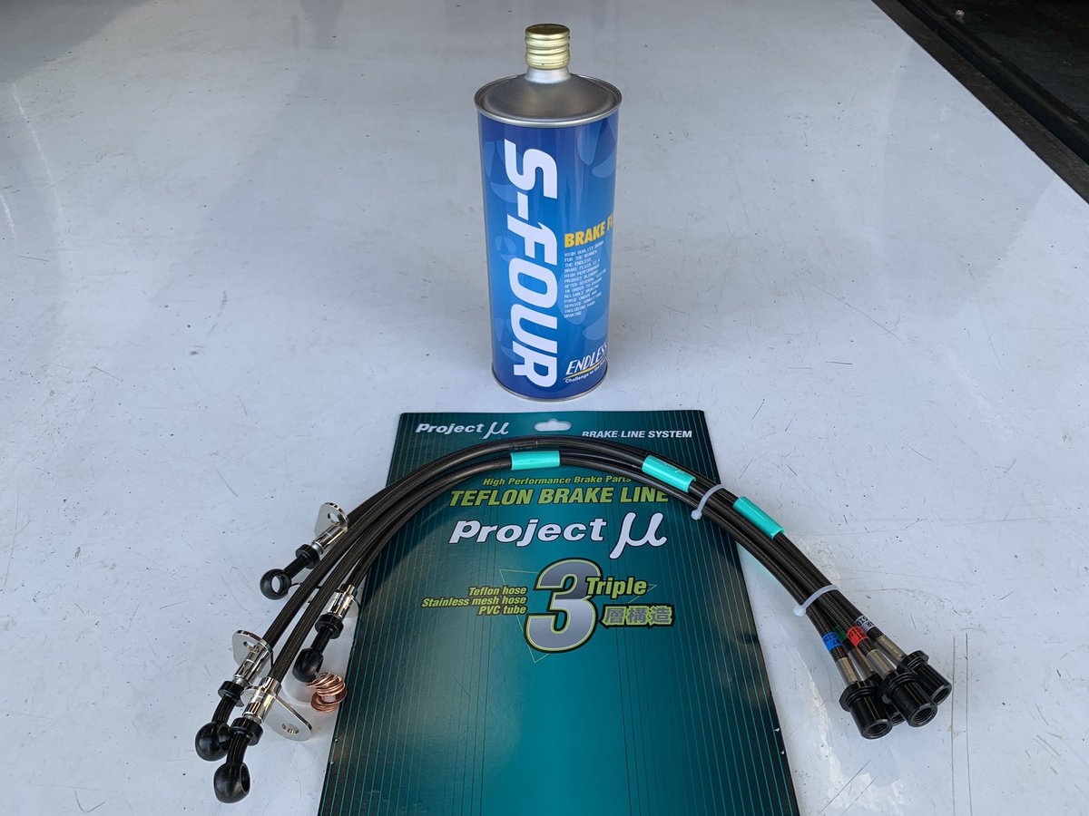Garage19_M's tweet photo. 86のブレーキラインを #Protectμ のステンメッシュホースへ💨
耐久性も高く、ホースの膨張を防ぐ事ができる為、ブレーキの効きがより良くなります😉☝️フルードは #ENDLESS の #SFOUR を使用!※フルードのみの交換も対応してます🙆🏻♀️
GWの遠出の前に、ブレーキ周りの点検しませんか?
#garage19machida https://t.co/SYNsCvT3Rp