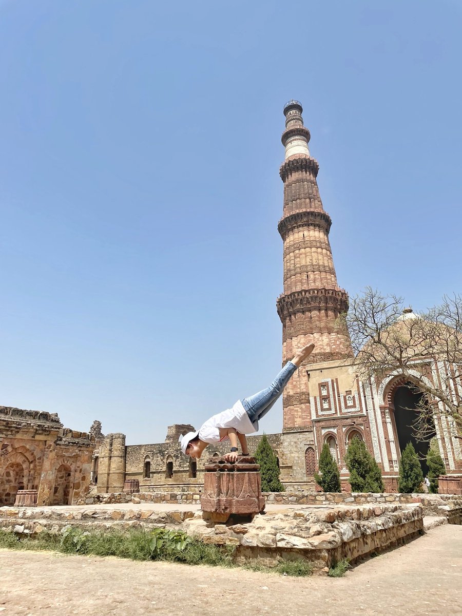 itsvpandey23's tweet photo. मयूर-आसान | Peacock pose 🦚
#yoga #asana #strength #balance
#outdoors #yogapose #offthemat
#physicalpractice #modrenyogi
#delhi #QUTUBMINAR #india 🇮🇳
In frame - @itsvpandey23 🤸♀️ https://t.co/cR6YFwJrVX