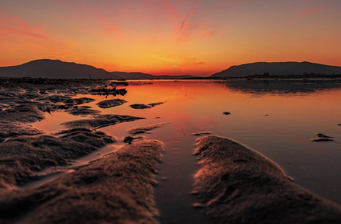 CarlingfordIRE's tweet photo. Last nights sunset was a cracker! Check out this brilliant photo featuring our beautiful lough with the Cooley Mountains on the left and the Mournes on the right. It was taken from Cranfield by @conors_captures 

@barrabest @Lovindotie @EarthandClouds @AimsirTG4 @LensAreLive https://t.co/xdCZg0thjm