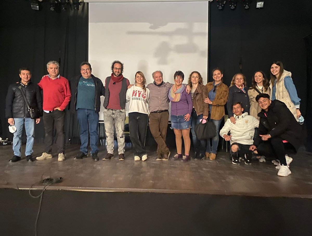 IESHimilce's tweet photo. Hoy hemos celebrado del Día del Libro, con un cuentacuentos de la mano de la #Lairremediablecompañía 
Siempre es un placer recibiros y gracias por hacernos pasar un buen rato! 
#díadellibro #23abril 📗📚📖 https://t.co/nEUwvZ4EqS