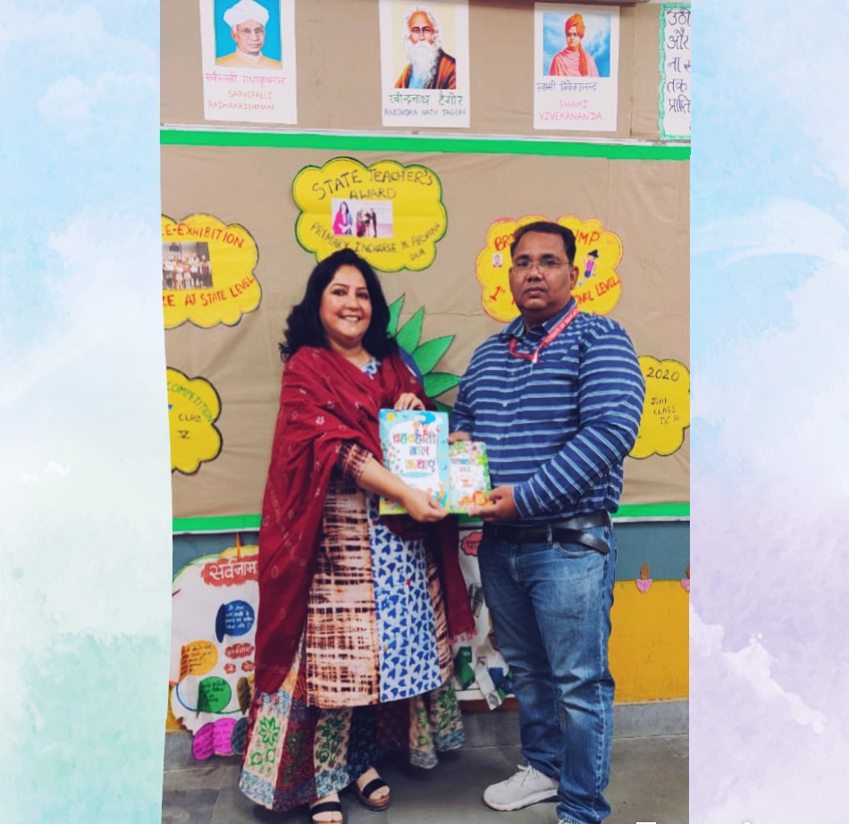 ArchanaGauba's tweet photo. @Ahmed80Dilshad दिन प्रतिदिन कार्यों की व्यवस्तता के चलते अपने विद्यालय के मेहनती, कर्मठ,नेक दिल मेंटोर दिलशाद सर को  आज अपने बाल साहित्य, "चहचहाते स्वर" व "चहचहाती बाल कथाएँ" भेंट करने का सुअवसर प्रदान हुआ। मुझे हमेशा प्रोत्साहित करने का आपका तहे दिल से धन्यवाद 🙏🌹 https://t.co/F3GrDgjdag