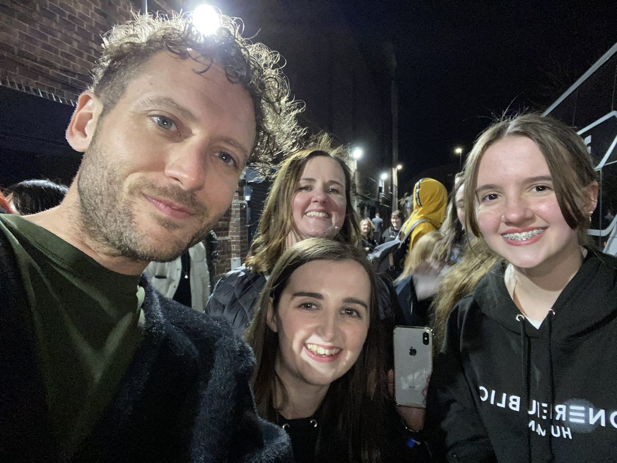 AmyK2897's tweet photo. Last night was a dream! Thank you @OneRepublic for a fab show and for stopping for photos @RyanTedder @brentkutzle @browndown 😁💕 https://t.co/djhQeagHN4