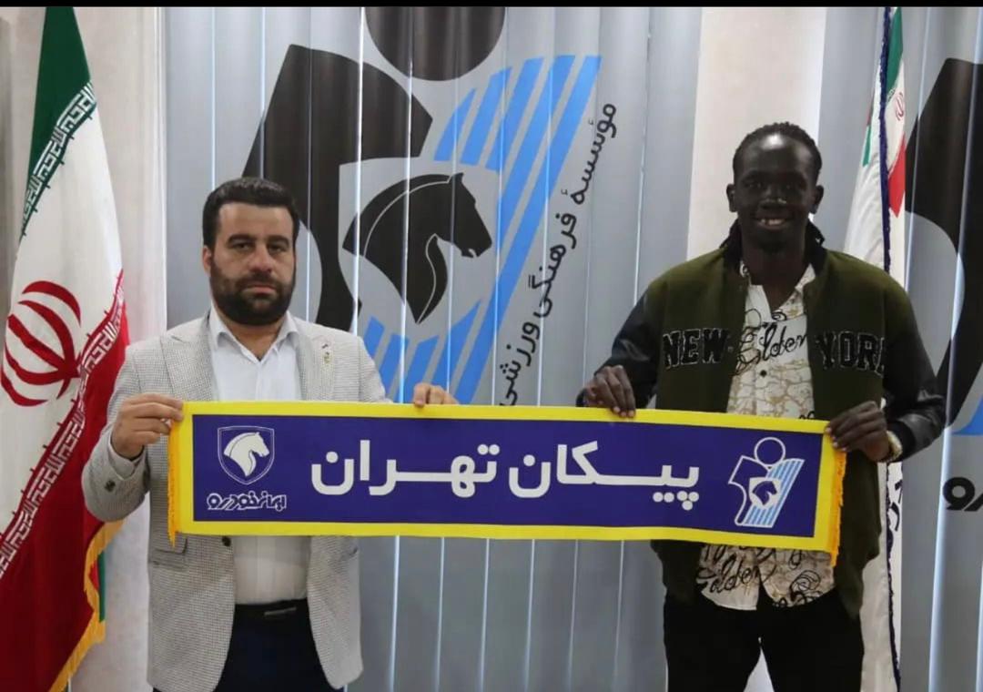 OkelloTito9's tweet photo. Not secret anymore. Paykan Sports Club is my new home 🇮🇷 https://t.co/tlbDo6t0GG