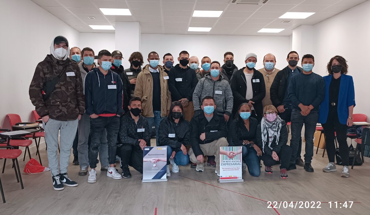 AIER_Rioja's tweet photo. Un placer haber podido charlar con los alumnos del curso de instalaciones fotovoltaicas organizado por @CruzRojaRioja. 
Hacéis una labor extraordinaria
#formación @CRJ_Rioja https://t.co/PB0AFipIWU