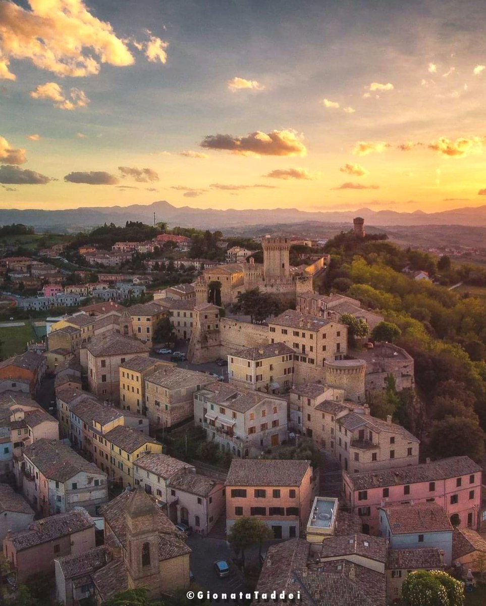 PetrelliFlavia's tweet photo. Borghi d'Italia:#Offagna in provincia di Ancona 😊 https://t.co/mHV9MMgw9D