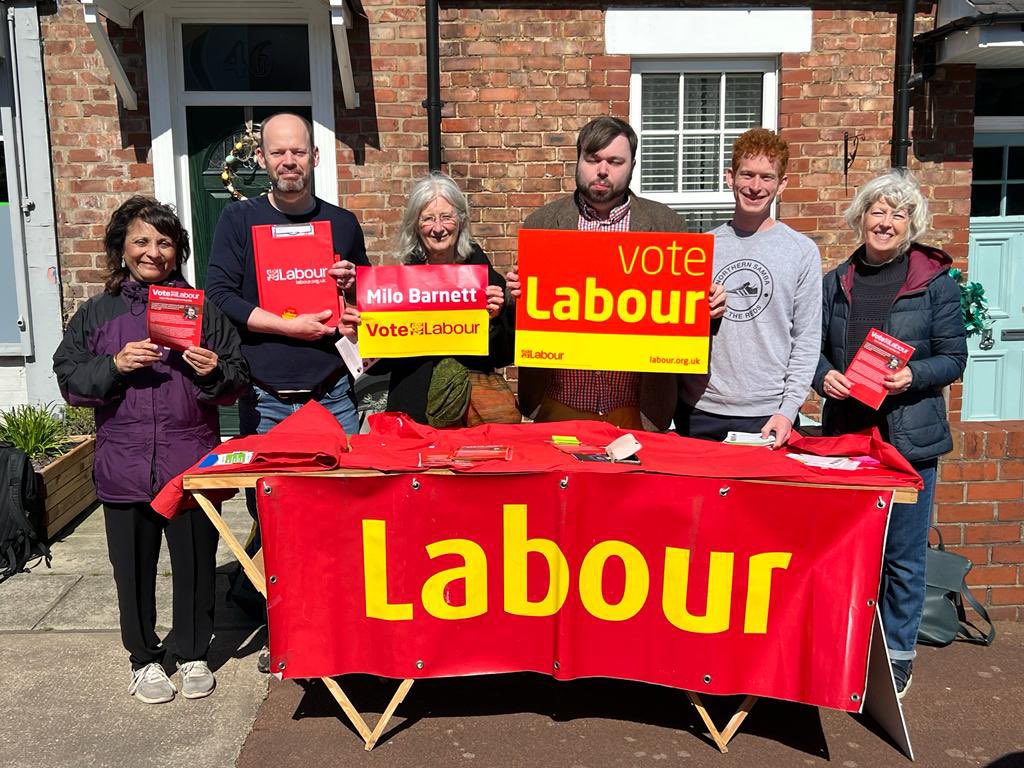 NewcastleCenCLP's tweet photo. In Gosforth today with amazing candidate Milo Jasper Barnett and @MayorJD. https://t.co/OGirVDjaOQ