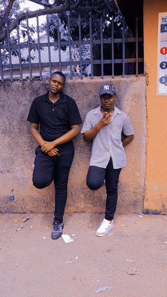 IVASH_Ug's tweet photo. You cannot change the people around you🙄
But you can change the people that you choose to be around you 😜
#Ivashloshie29official tiktok 💪
#onelov ✌️ bro #Goerge...... https://t.co/N9qUXFZVar