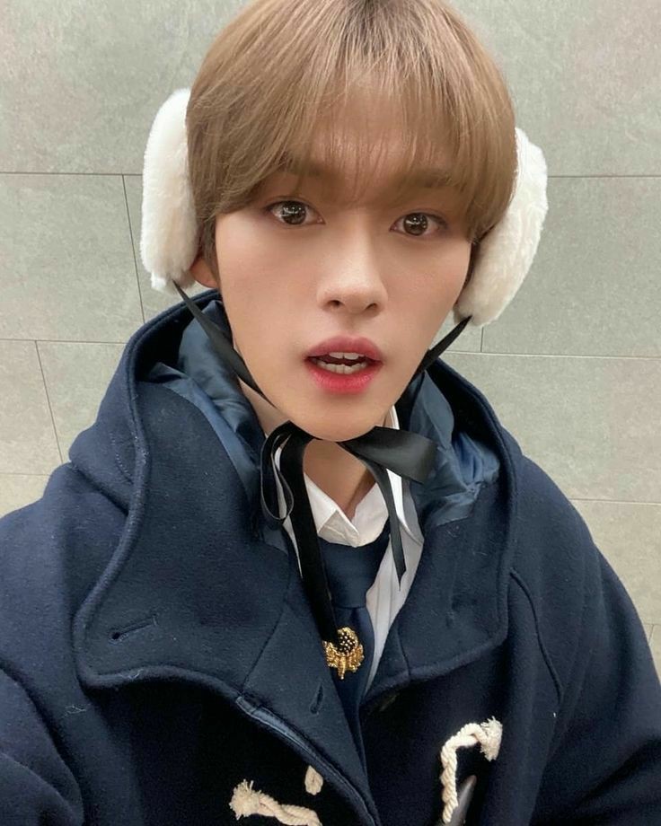 suaknowthinker's tweet photo. hi !! this is a new thinker account dedicated to #StrayKids's #LeeKnow &amp; #Dreamcatcher's #SuA !! pls rt and like to support and don't forget to follow as well !! thank you <3 https://t.co/kzKt4NH3bt
