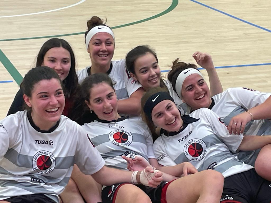 SantCugatCreix's tweet photo. [HISTÒRIA]

🏑 Un equip Fem 17 del @phcsantcugat , classificat, per primera vegada, per a la Fase Final del Campionat de #Catalunya de Clubs. 

✍️ Llegeix la notícia a https://t.co/xKlpySzXBl .

📷 PHC #SantCugat.

@oscargr5 @FCPatinatge @rardevol @RogerRush70 @albertoborregan https://t.co/mFiZXNClZJ