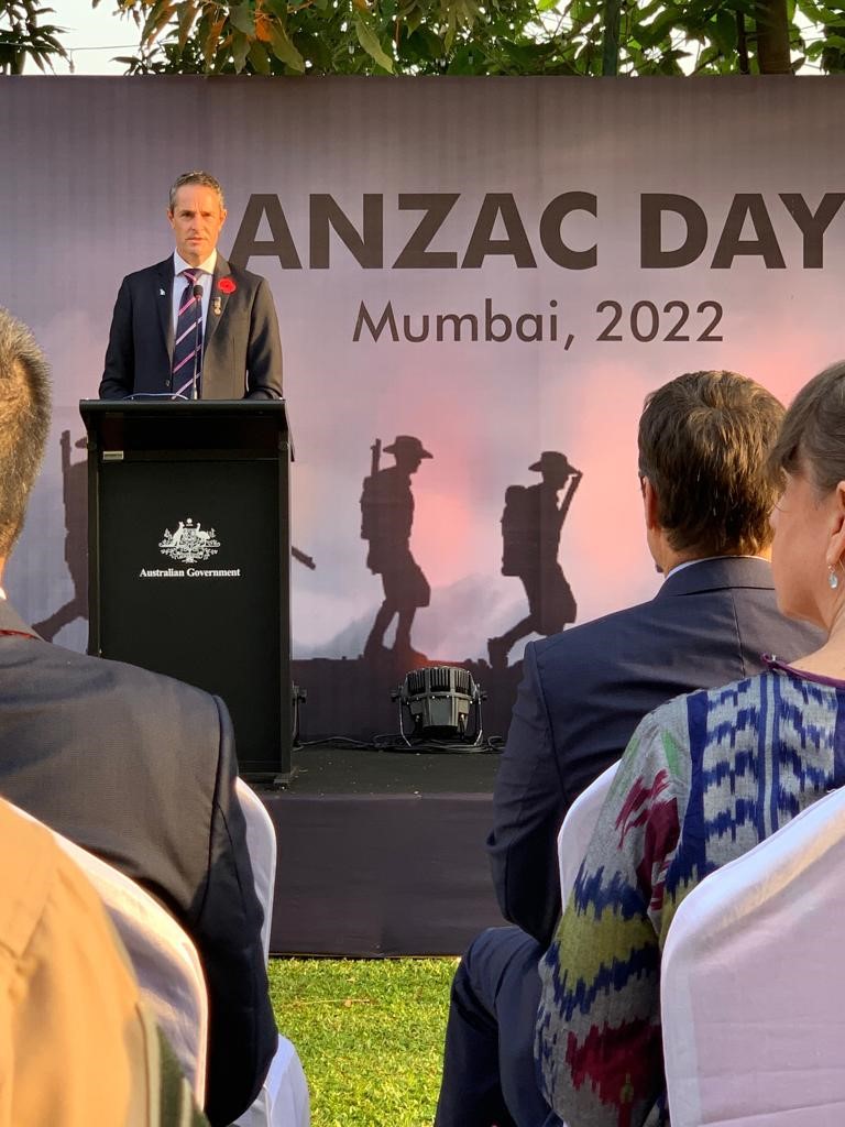 On this Anzac Day 2022 in Mumbai, we remember and honour the service and sacrifice of those brave New Zealand & Australian soldiers who have served our great nations. We will remember them. @NZinIndia @NZTEnews @nzhays