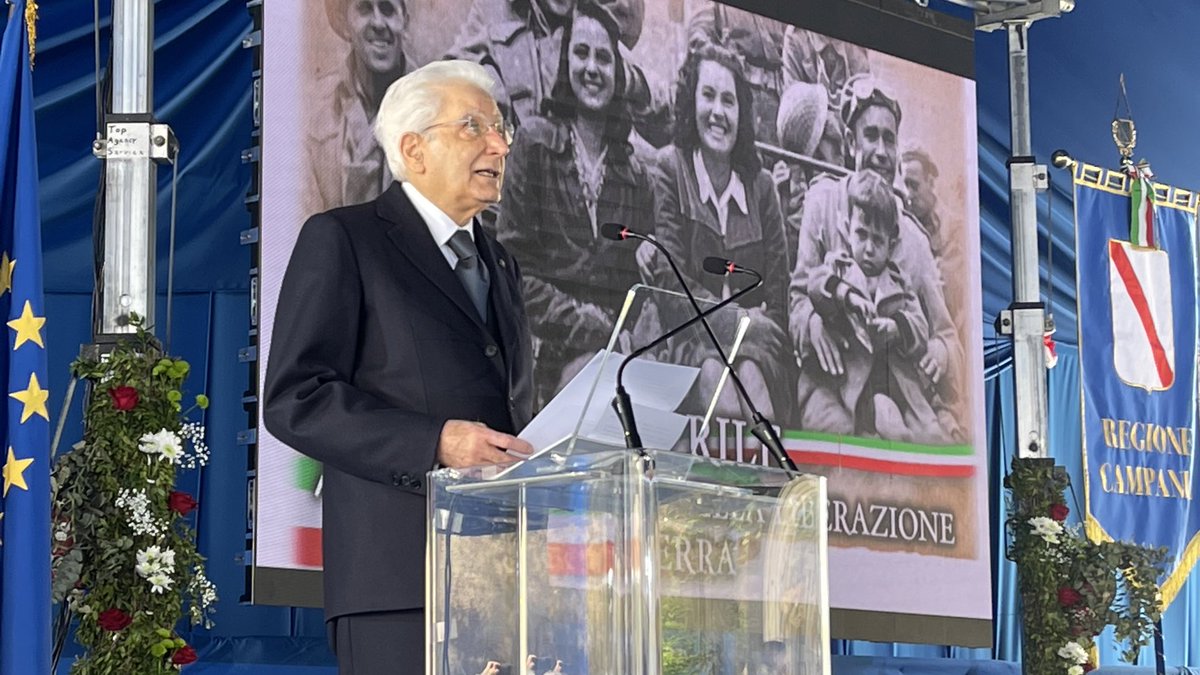 #Mattarella: pensando agli ucraini mi sono venute in mente – come alla senatrice Liliana Segre - le parole: “Una mattina mi sono svegliato e ho trovato l’invasor”.
Sappiamo tutti da dove sono tratte queste parole. Sono le prime di “Bella ciao”.