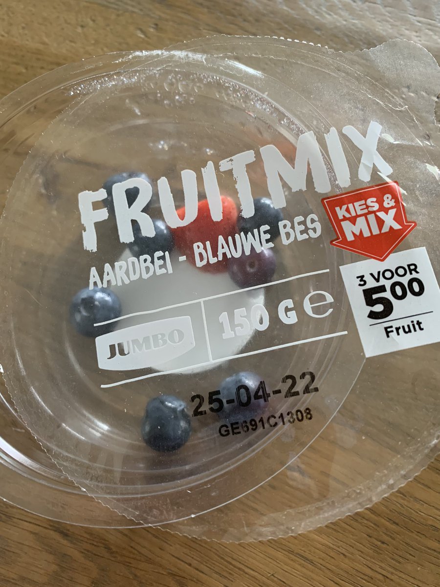 Joos45's tweet photo. #jumbo #hallojumbo #fruitmix #bestweinig ik vind de fruitmachines heerlijk maar hoe weinig aardbei blauwe bes https://t.co/nuwHMLwSWy