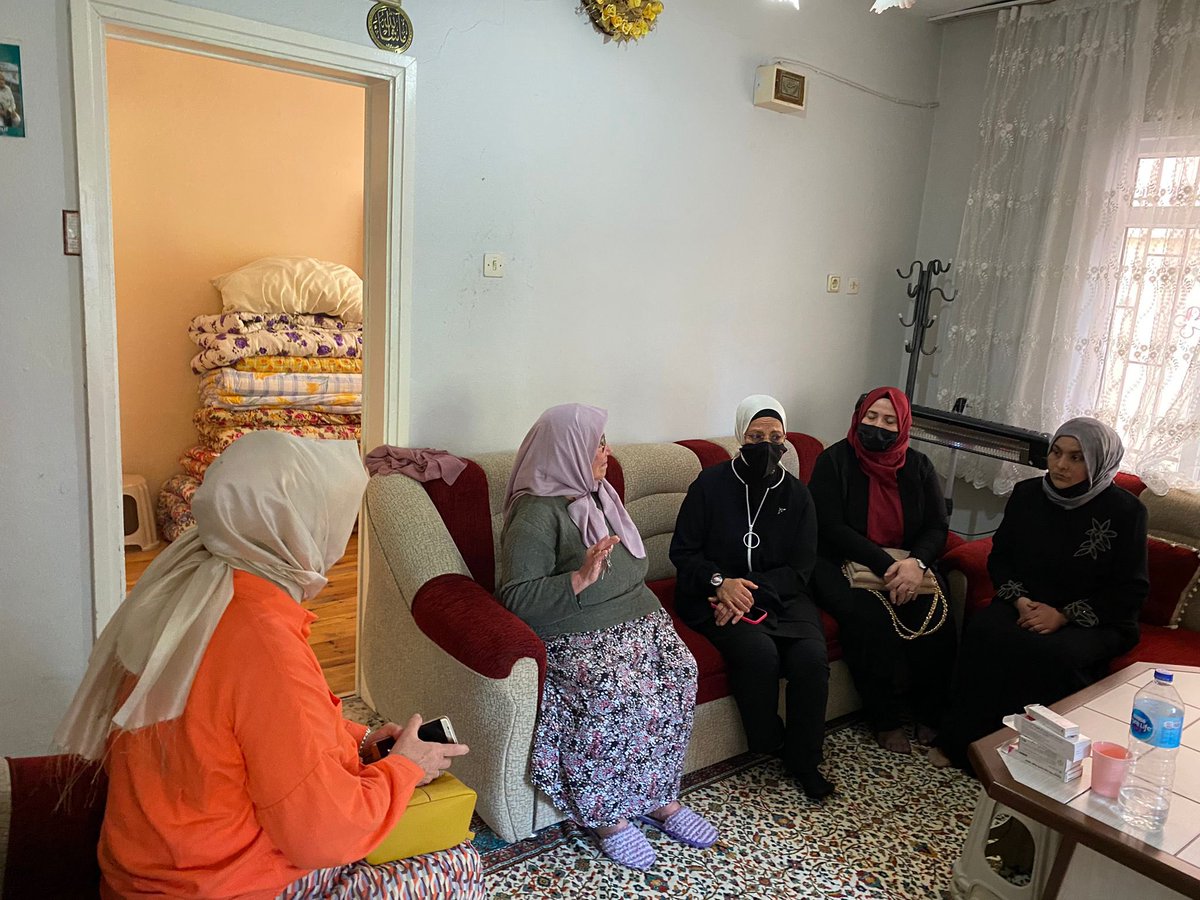 Dr. Ravza KAVAKCI KAN 🇹🇷 (@ravzakavakci) on Twitter photo 📍Ataşehir Yenisahra Mahallesi
Teşkilatımızla birlikte mahallemizdeki komşularımızdan Yeter Çoban, Celal Kuğu ve Dursun Meral’e geçmiş olsun dileklerimizi ve Cumhurbaşkanımızın selamlarını ilettik. Rabbim hastalarımıza acil şifalar buyursun.
<a href="/RTErdogan/">Recep Tayyip Erdoğan</a>
<a href="/GulayseDurak/">Gülayşe Durak</a> 📍Ataşehir Yenisahra Mahallesi
Teşkilatımızla birlikte mahallemizdeki komşularımızdan Yeter Çoban, Celal Kuğu ve Dursun Meral’e geçmiş olsun dileklerimizi ve Cumhurbaşkanımızın selamlarını ilettik. Rabbim hastalarımıza acil şifalar buyursun.
<a href="/RTErdogan/">Recep Tayyip Erdoğan</a>
<a href="/GulayseDurak/">Gülayşe Durak</a>