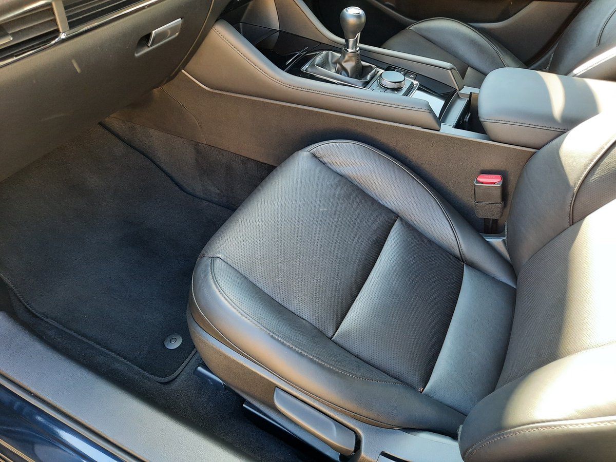 carvaletcouk's tweet image. a #april2022 #diamondplus on a nice compact #Mazda #mazda3  with a beautiful dark blue.   Very nice.  😋😋😋       carvalet.co.uk/diamondplus
#mobilecarvaleting #manchester #manchestereveningnews #manchesterlife #ukvaleting #atd